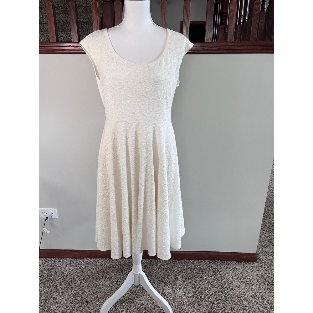 Torrid Womens White Floral Jacquard Fit Flare Skater Dress Keyhole Back Size 0‎